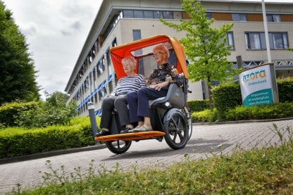 Van Raam chat - vélo transport pousse-pousse - idéal pour les promenades dans les EPAD