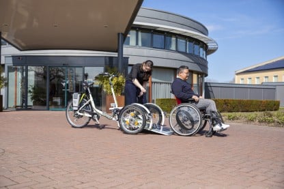 Van Raam VeloPlus - Vélo électrique de transport pour fauteuil roulant - rampe de chargement