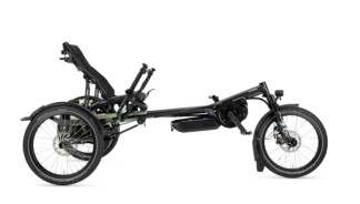 Vélo adapté KETTWIESEL, design ergonomique pour personnes à mobilité réduite, équipé de roues avant et arrière robustes.