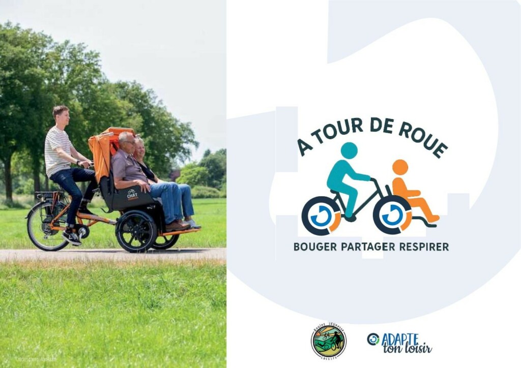 Un cycliste transporte deux passagers sur un vélo adapté, promouvant l'inclusivité et le partage en plein air.